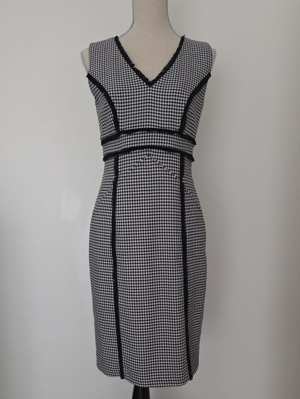 Karl Lagerfeld Paris Black and White Houndstooth V-Neck Midi Dress Size 4